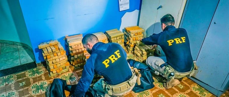 PRF flagra Jeep com 340 tabletes de maconha e prende três traficantes em rodovia de MT