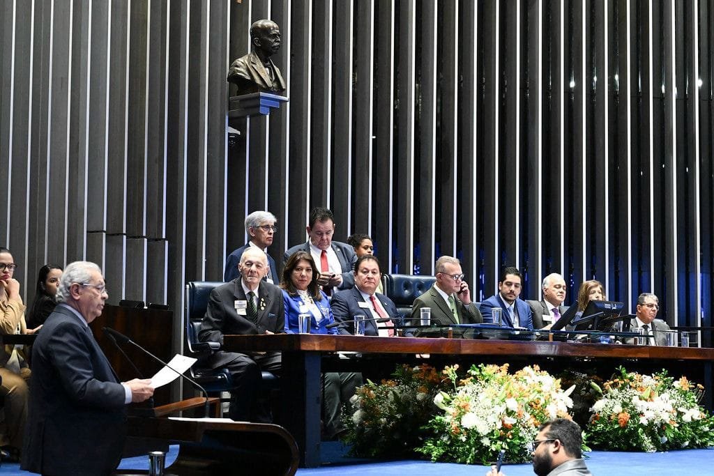 Em sessão de homenagem ao Lions, Jayme Campos destaca legado de Whady Lacerda