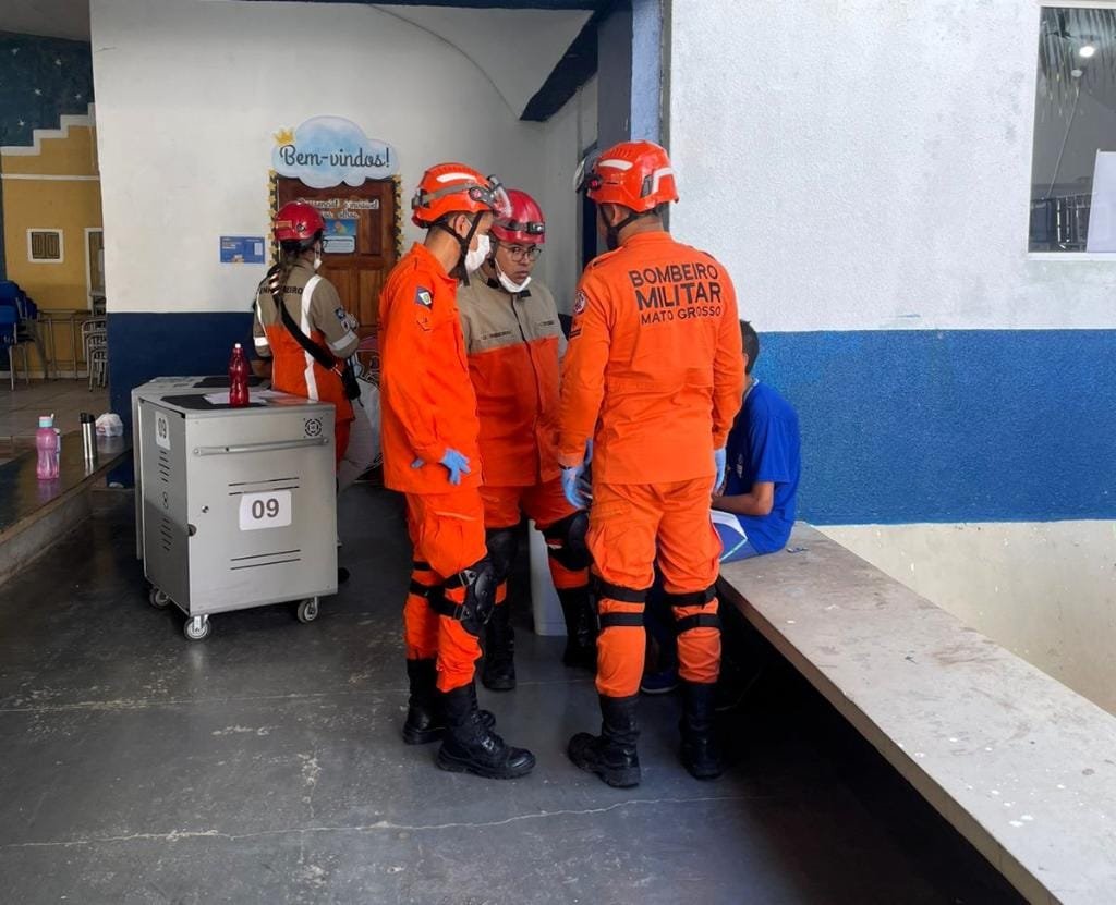 Adolescente tem surto psiquiátrico em escola e é socorrido pelo Corpo de Bombeiros