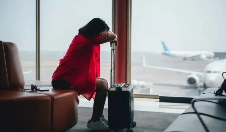 Passageira será indenizada em R$ 15 mil por atraso e cancelamento de voo