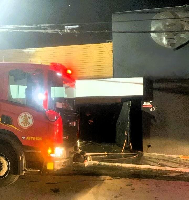 Bombeiros usaram 40 mil litros de água durante três horas para combater incêndio no Gerônimo