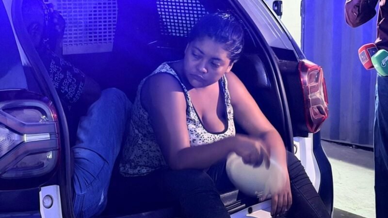 Namorado é preso após ajudar na fuga de mulher que matou padrasto com golpes de faca em Cuiabá