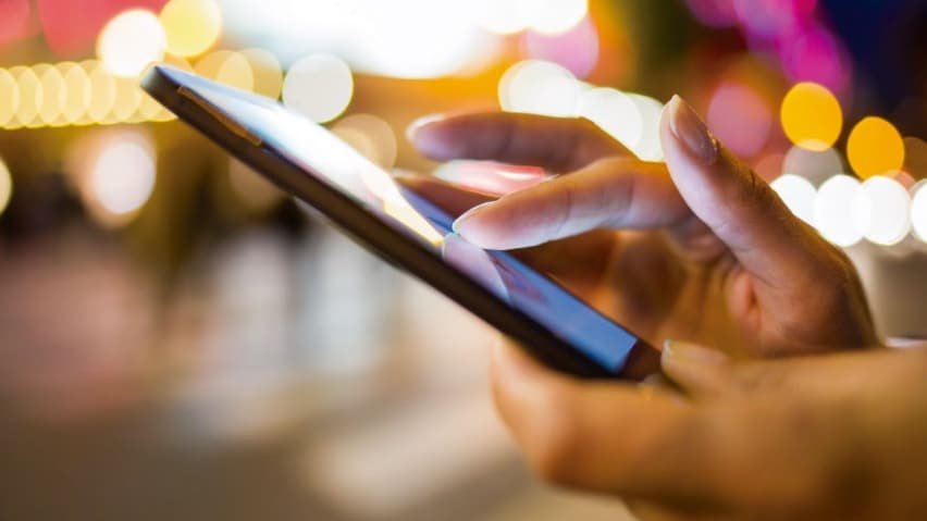 Filho, mãe e esposa criam perfil falso e fazem extorsão contra mulher para não vazar ‘nudes’