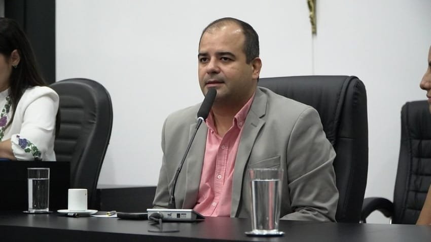 Ilde diz que tem 21 votos para presidente e espera apoio de Abilio em caso de recuo de Dilemário