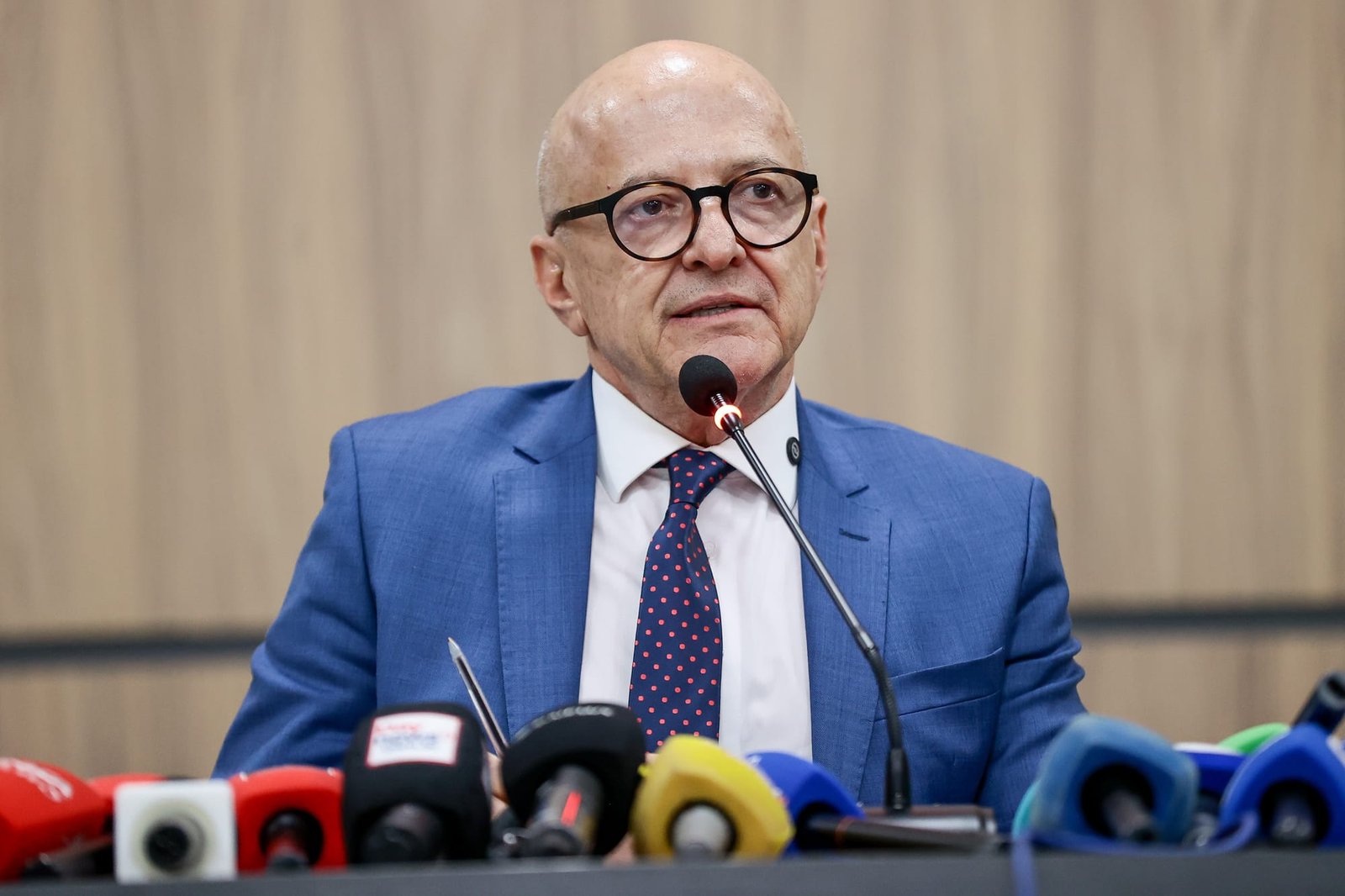 Pivetta descarta taxar energia solar e rejeita retomada de RGA da Covid aos servidores de MT