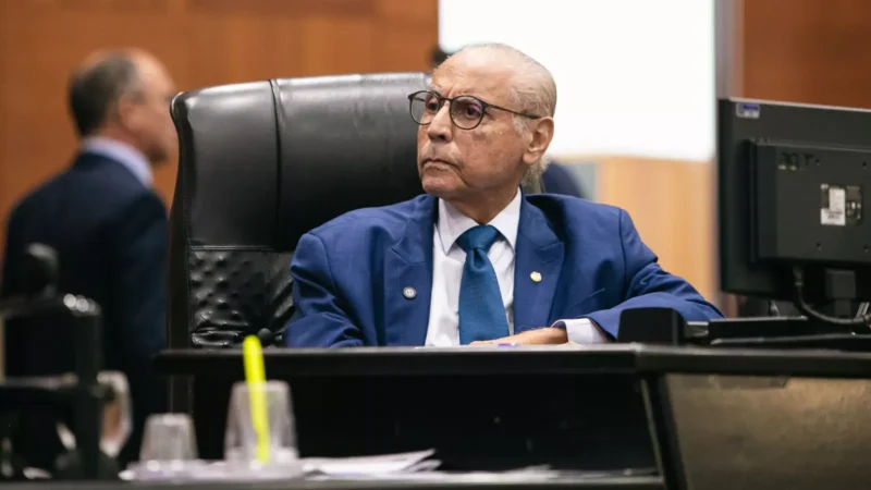 Deputado pede trégua entre prefeita e Câmara e sugere o governador para mediar crise