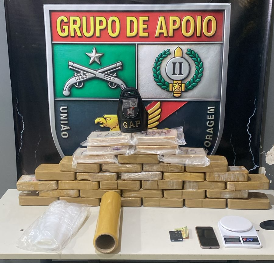 Motorista de caminhonete é preso com 33 tabletes de pasta base de cocaína em VG