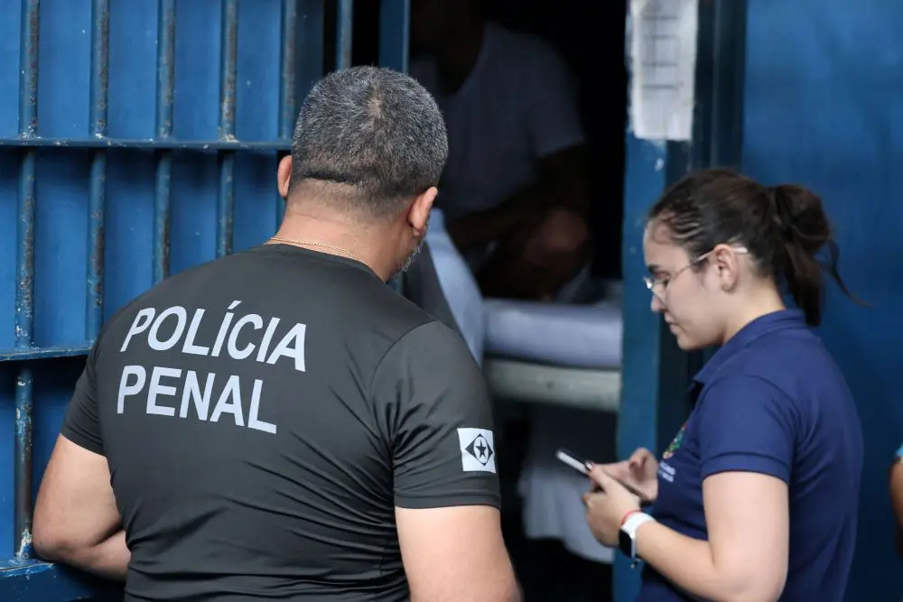 Justiça determina que Estado implemente jornada extra voluntária para policiais penais