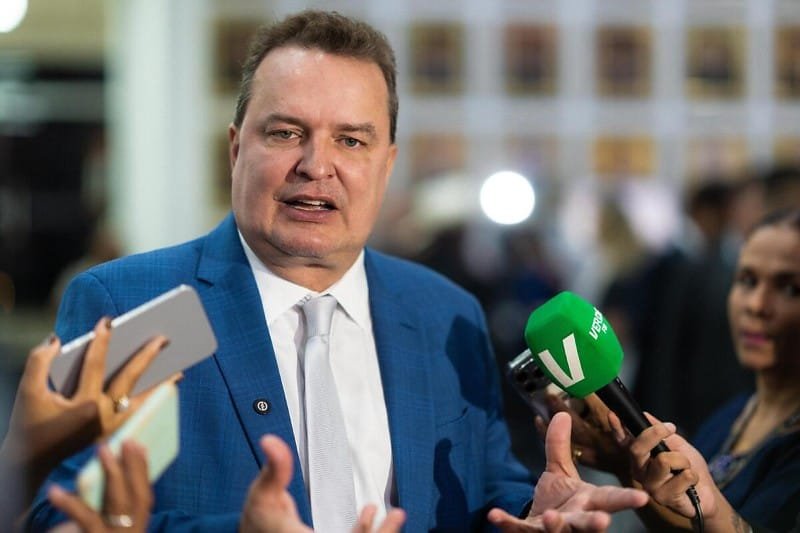 Max Russi mantém cautela e prioriza reeleição na ALMT após ter nome sondado ao governo