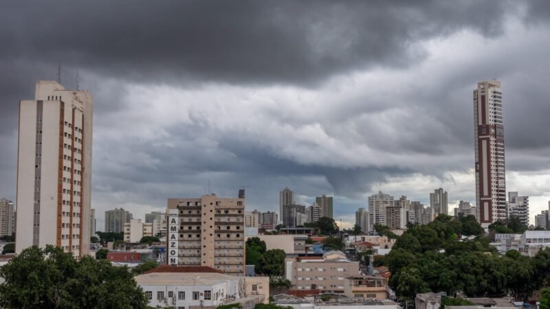 Sem-tetos recebem alimentos e cobertores para encarar frente fria que deve chegar domingo