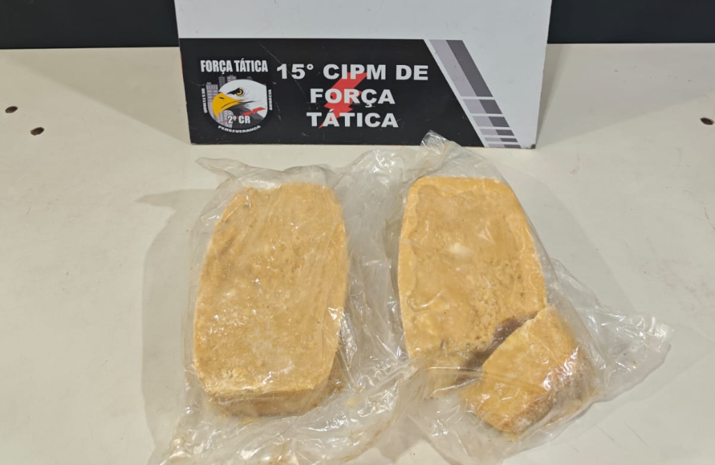 Mulher é presa quando saía de casa para entregar 2 kg de pasta base para marido em presídio
