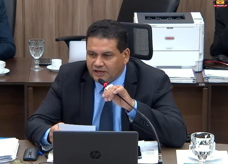 Wanderley Cerqueira vence por 12 a 11 e é reeleito presidente da Câmara de Várzea Grande