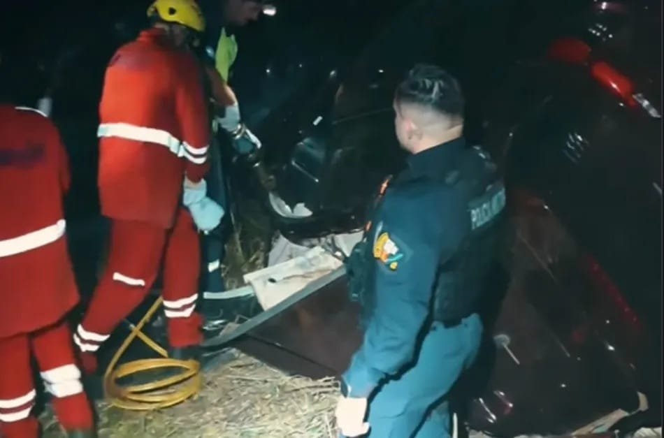 Casal morre preso às ferragens após batida entre carro e caminhão na rodovia MT-010