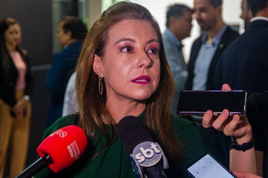 Flávia admite caos no abastecimento e defende privatização em VG: “DAE sucateado”