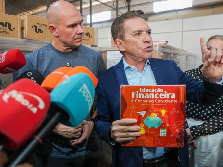 TCE fiscaliza compra de R$ 80 milhões, encontra livros sem utilidade e indícios de fraude em boletins