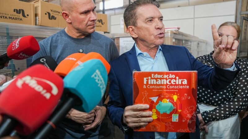 TCE fiscaliza compra de R$ 80 milhões, encontra livros sem utilidade e indícios de fraude em boletins