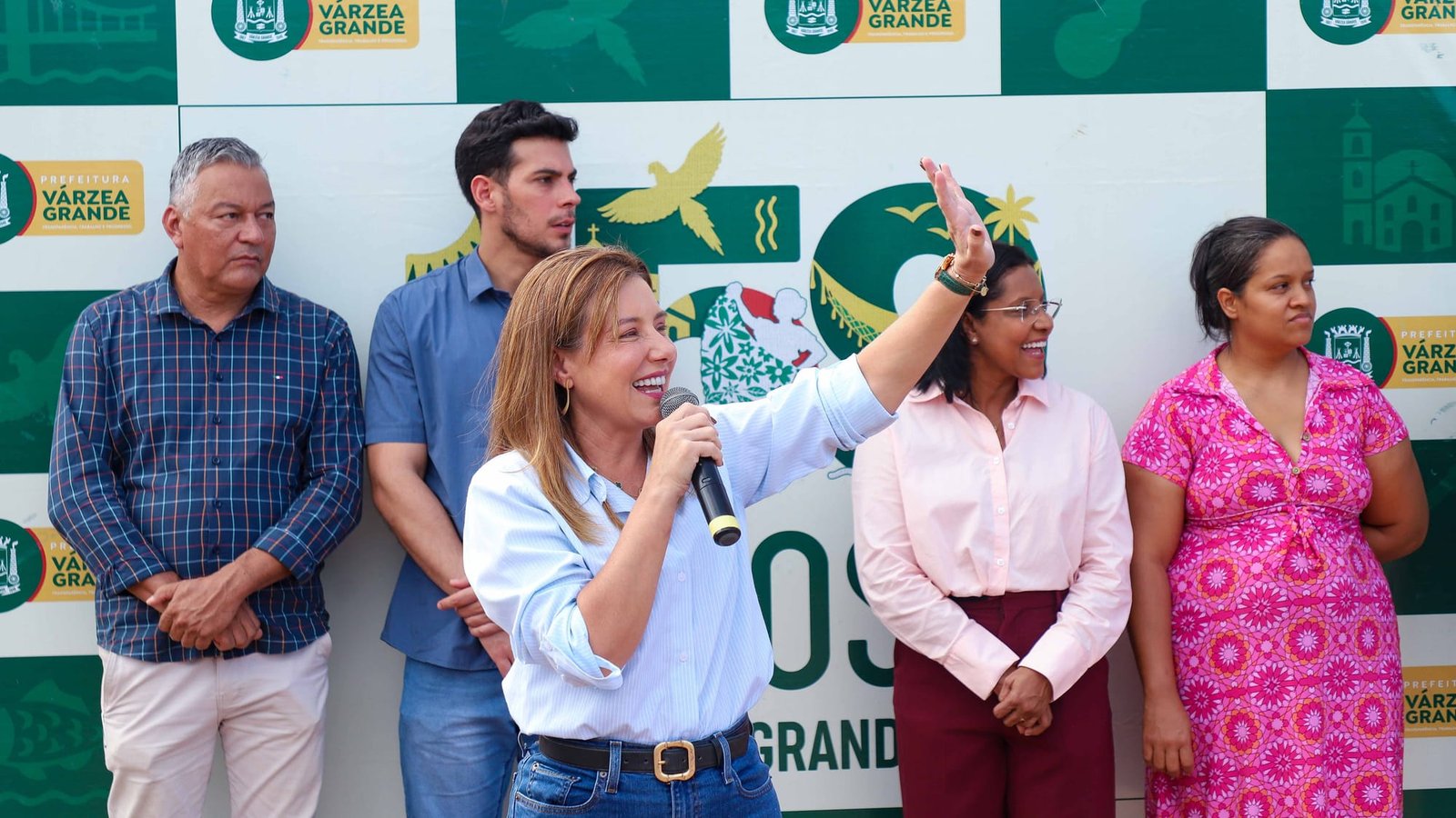 Prefeita acusa presidente da Câmara de não cumprir acordo e condiciona paz à votação de projetos