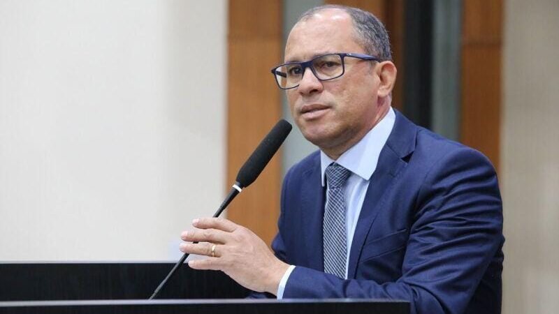 Deputado pede que deixem a “mulher governar” e defende diálogo da prefeita com Câmara