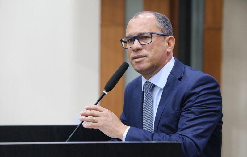 Deputado pede que deixem a “mulher governar” e defende diálogo da prefeita com Câmara