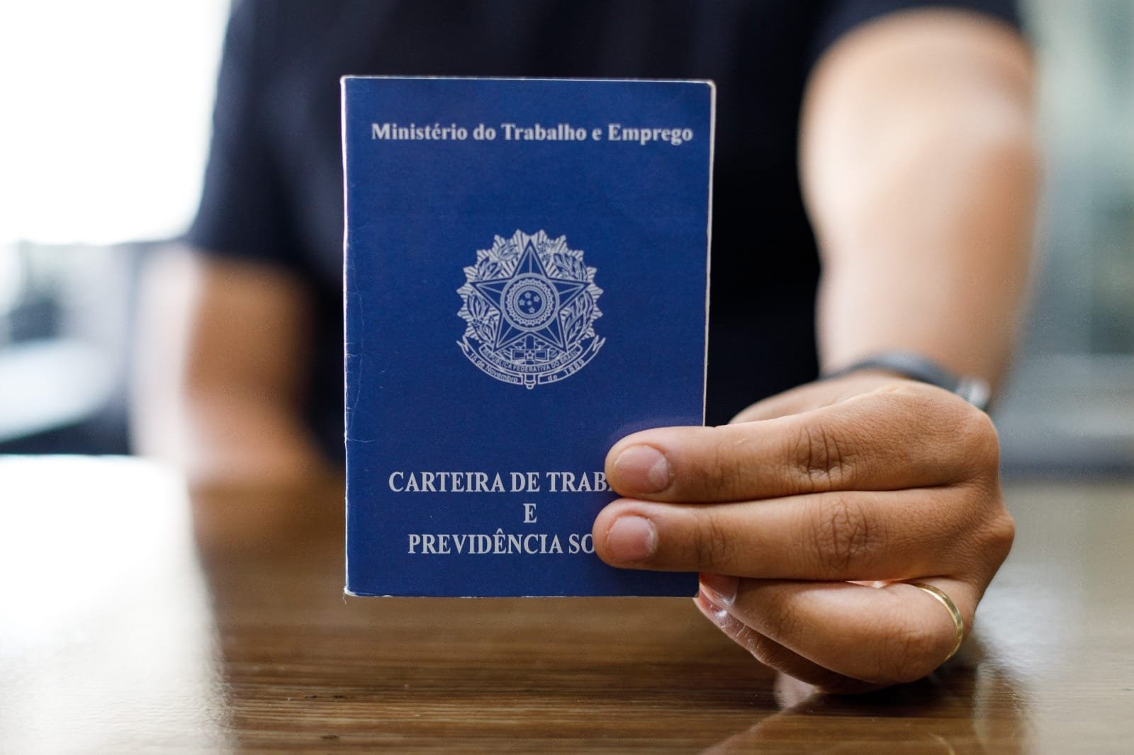 Prefeitura de Cuiabá oferece vaga de analista fiscal com salário de R$ 4 mil; confira
