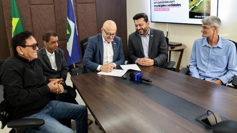 Governador assina decreto e garante repasse aos municípios para manutenção de estradas