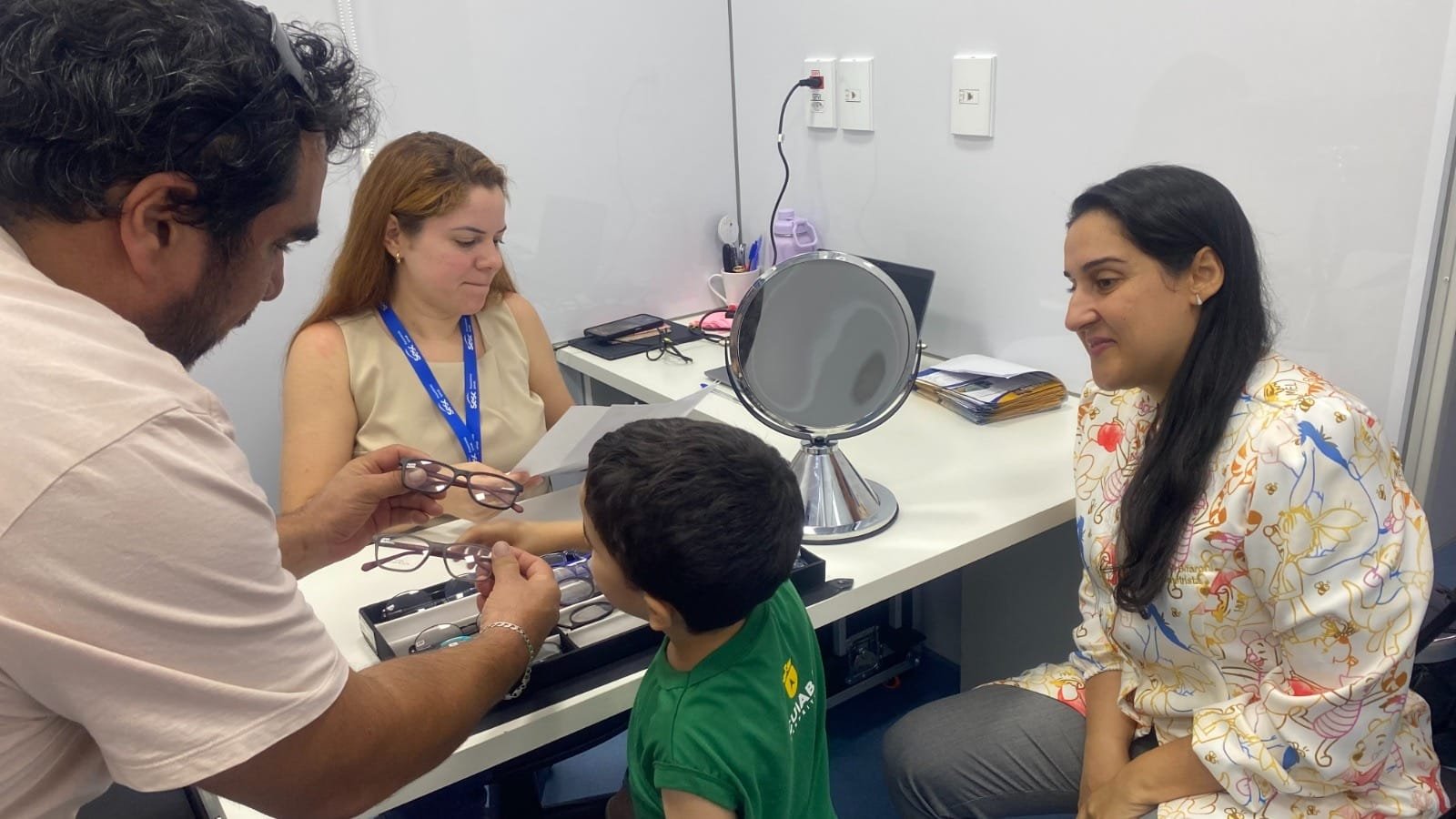Mais de 250 alunos de Cuiabá recebem indicação de óculos pelo Sesc Saúde Visão
