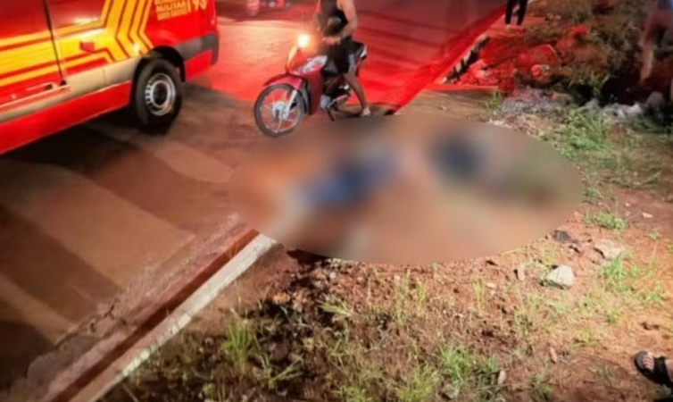 Motociclista morre após perder controle e bater em obra de bueiro em MT