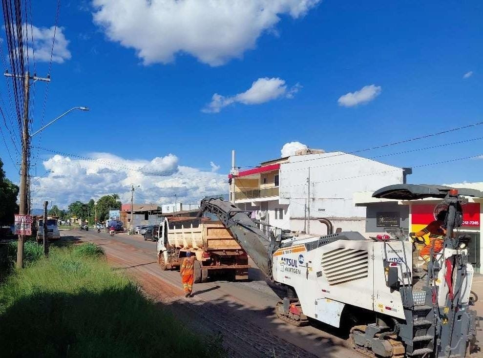 Estado realiza obras para recuperar asfalto da Avenida Jurumirim em Cuiabá