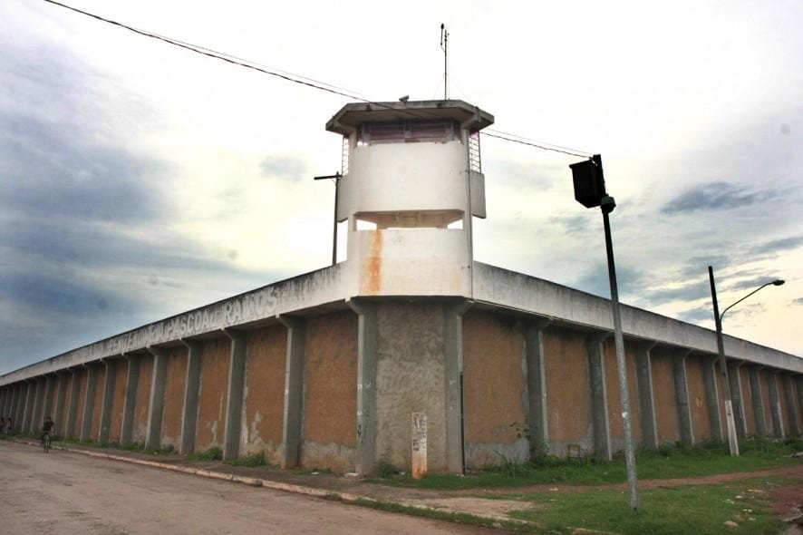 Polícia Civil cumpre mandado contra detento que estava dando golpes de dentro da PCE