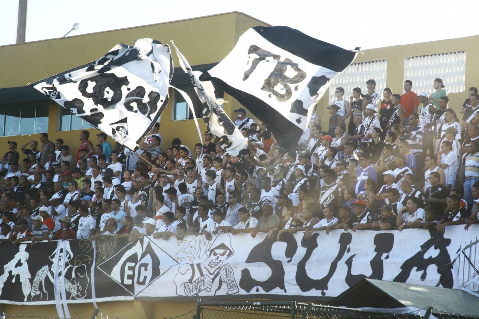 Justiça autoriza entrada de instrumentos musicais da torcida ‘Boca Suja’ no Dutrinha