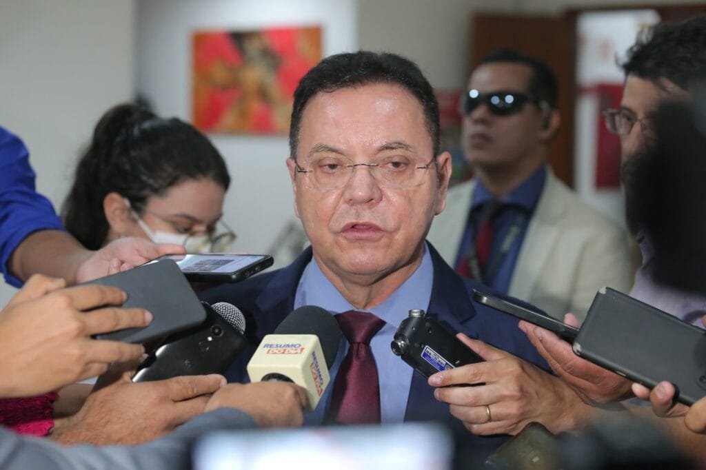 Botelho nega desistir da AL para virar conselheiro do TCE e acusa adversários de “jogo sujo”