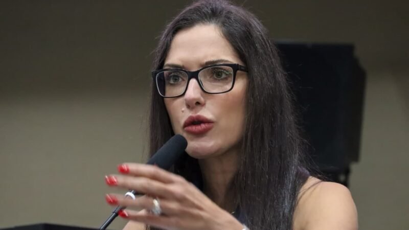 Janaina confirma encontro com Flávio Bolsonaro e fala em articulação para 2026 em MT