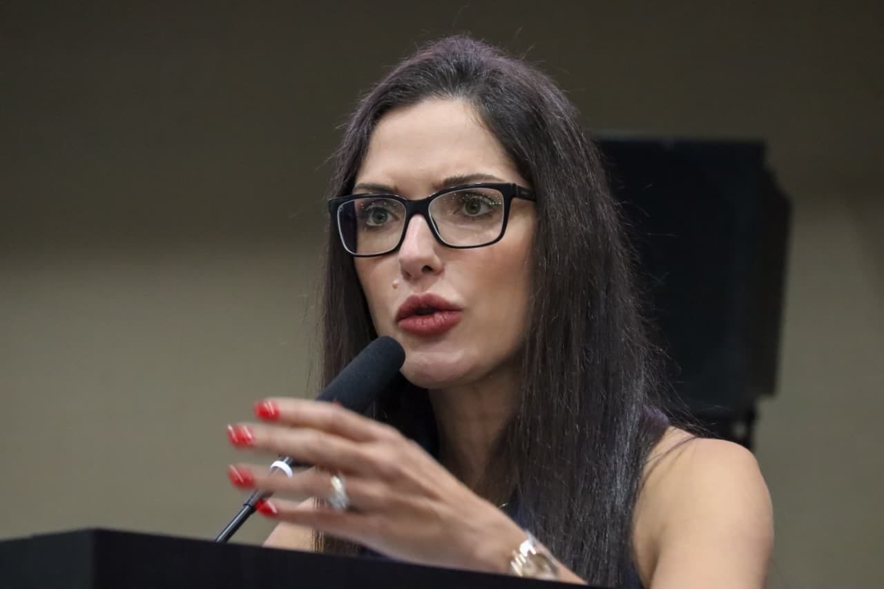Janaina confirma encontro com Flávio Bolsonaro e fala em articulação para 2026 em MT