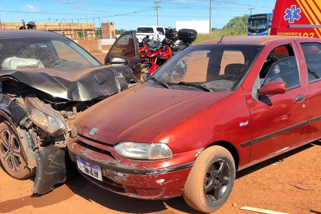 Acidente entre Pálio e HR-V deixa três pessoas feridas na rodovia BR-163