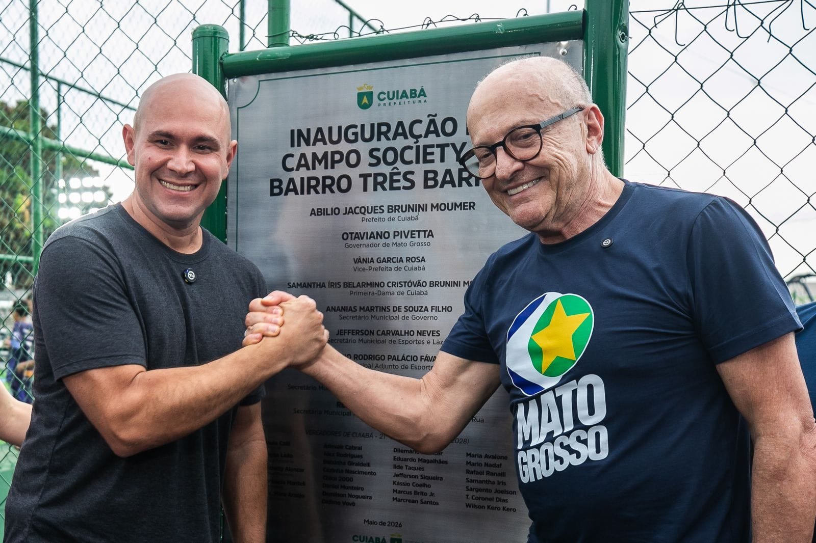 Abilio e Pivetta entregam campo e quadra no Três Barras, em Cuiabá