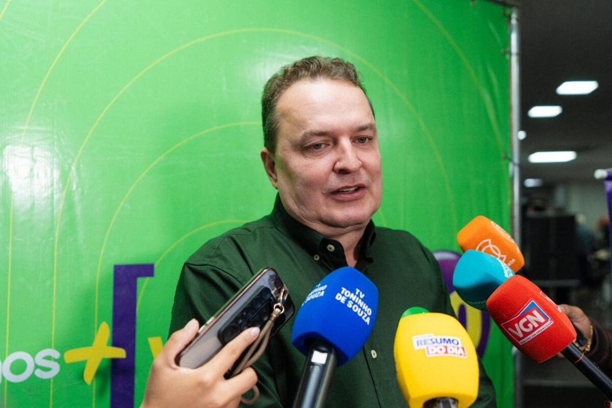 Max nega articulação para   majoritária e projeta eleição de seis estaduais e dois federais