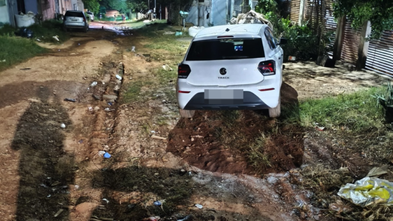 Polícia Militar recupera carro roubado e prende dois homens em flagrante em Cuiabá