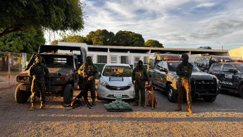 Gefron apreende quase 20 quilos de pasta-base de cocaína avaliados em R$ 390 mil em taxi boliviano