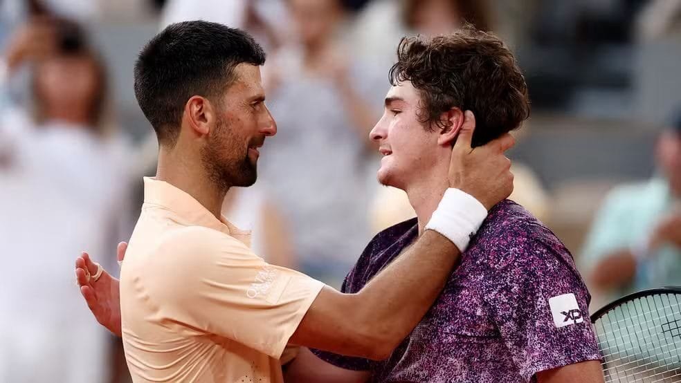 João Fonseca vira sobre Djokovic após quase 5h e vai às oitavas em Roland Garros