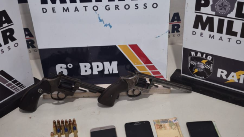 Dois faccionados são detidos pela PM com armas após perseguição