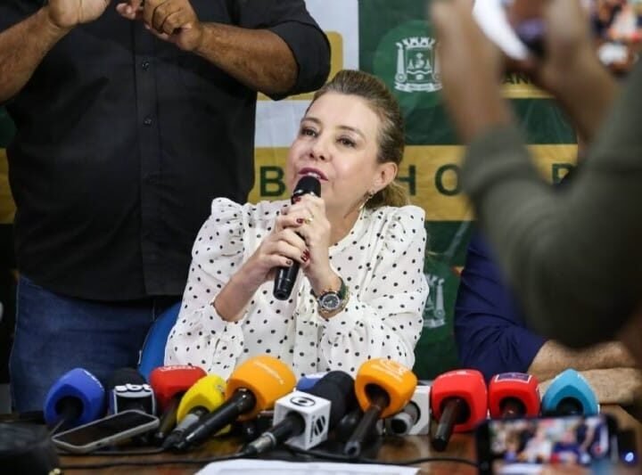 Flávia critica “confinamento” de vereadores e diz que reeleição de Wanderley está sub judice
