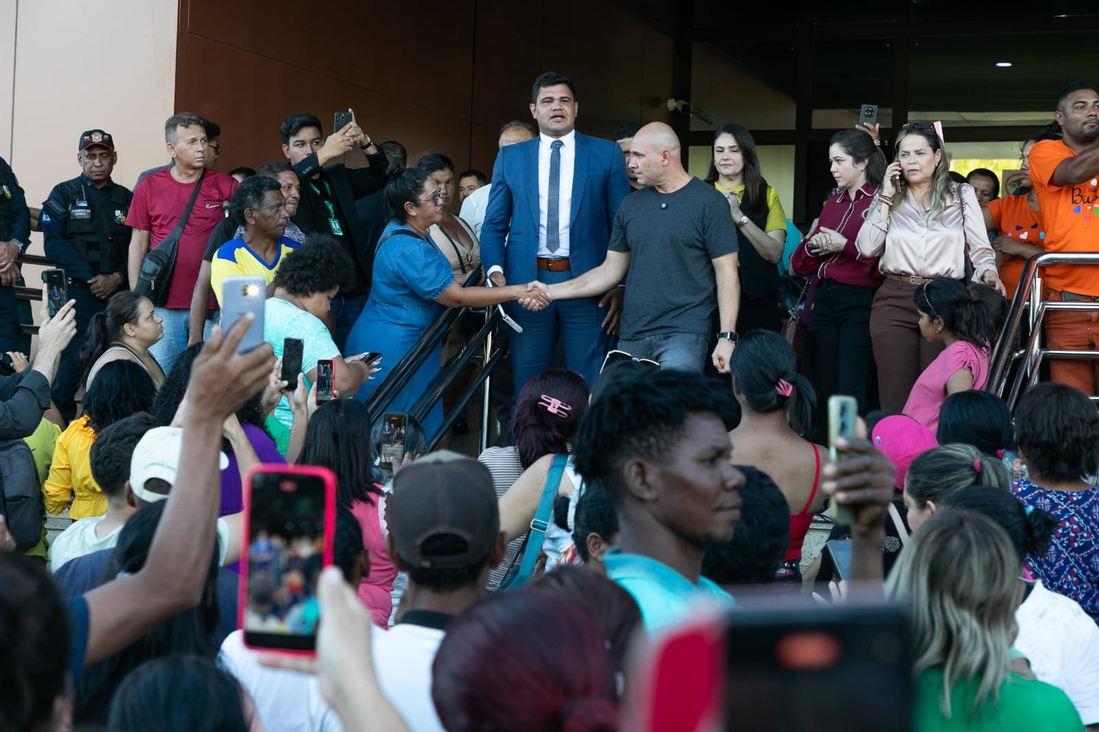 Prefeito avança em diálogo no Fórum para garantir solução para famílias no Contorno Leste