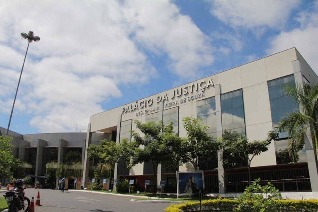 Caminhão usado sem pagamento gera indenização com desconto por reparos