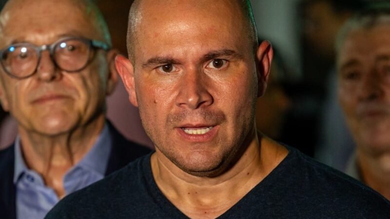 Abilio defende Flávio Bolsonaro e pede investigação ampla no caso Vorcaro