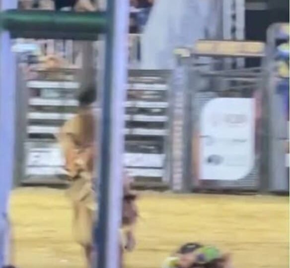 Peão é pisoteado por touro e sofre fratura em três costelas durante rodeio na ExpoVG