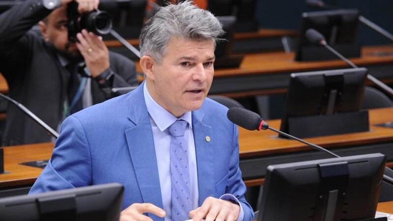 Deputado cobra investigação do vazamento de conversa de Flávio Bolonaro com Vorcaro