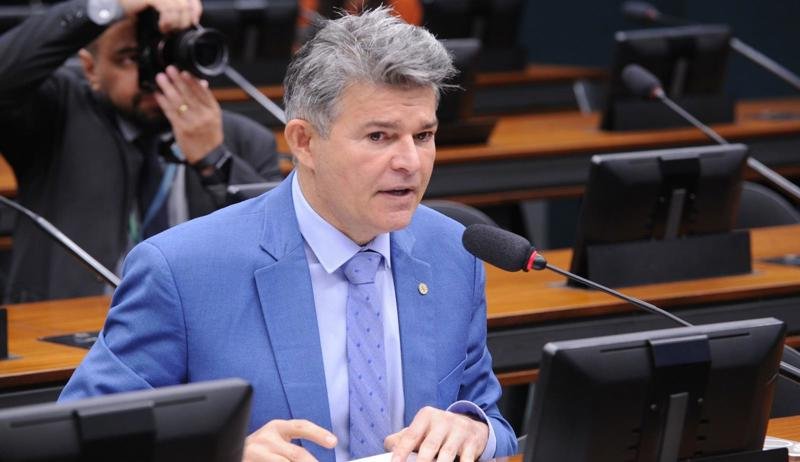 Deputado cobra investigação do vazamento de conversa de Flávio Bolonaro com Vorcaro