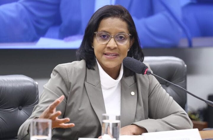Deputada cita importância de uma mulher na chapa de Pivetta, mas nega convite para vice