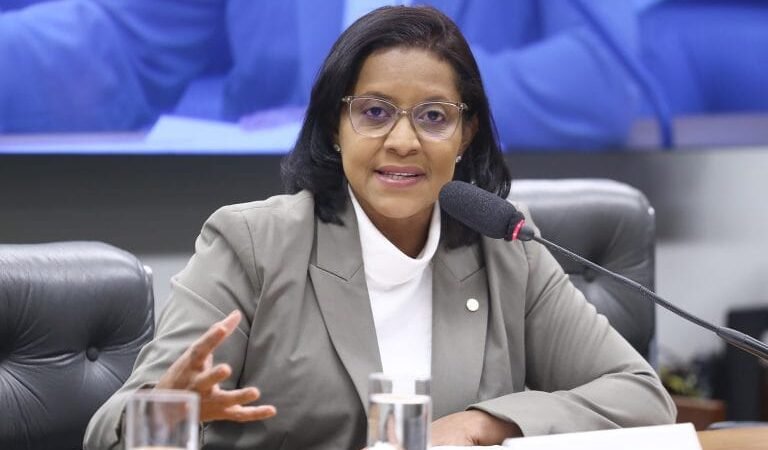 Deputada cita importância de uma mulher na chapa de Pivetta, mas nega convite para vice