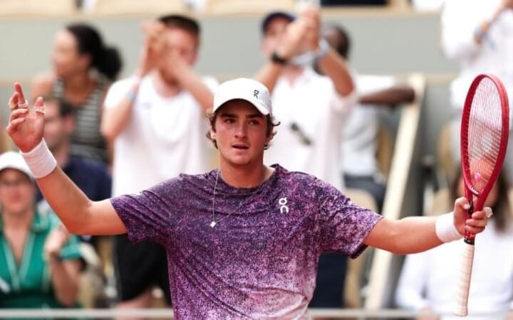 João Fonseca vence Casper Ruud e alcança quartas de final de Roland Garros pela 1ª vez